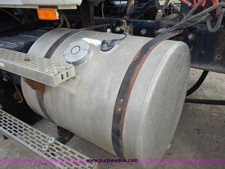 image for item J3211 1991 Mack CH613 semi truck