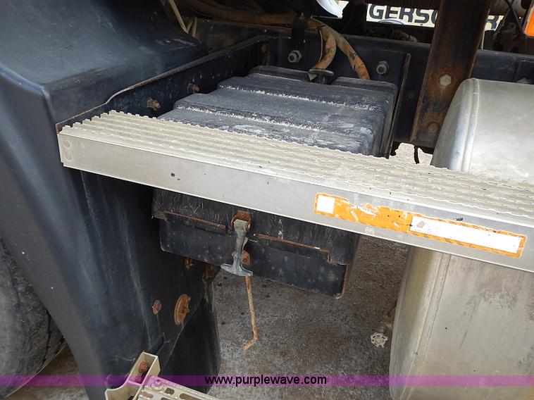 image for item J3211 1991 Mack CH613 semi truck