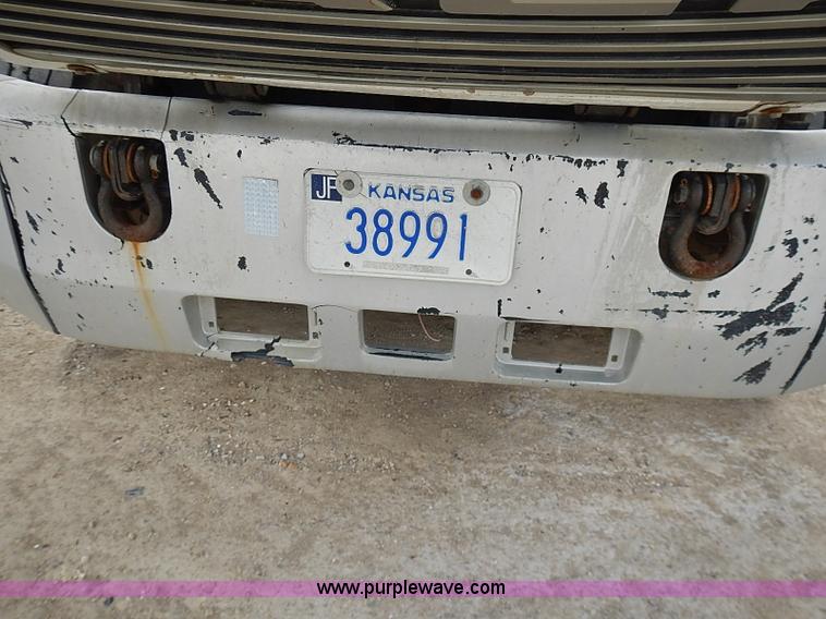 image for item J3211 1991 Mack CH613 semi truck