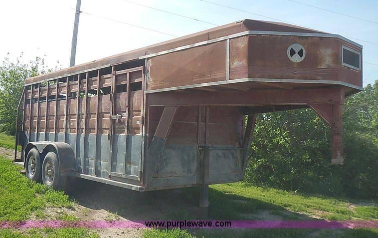 image for item J3213 1991 Titan gooseneck stock trailer