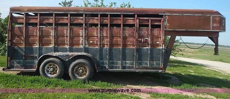 image for item J3213 1991 Titan gooseneck stock trailer