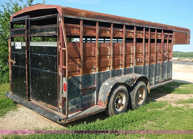 image for item J3213 1991 Titan gooseneck stock trailer