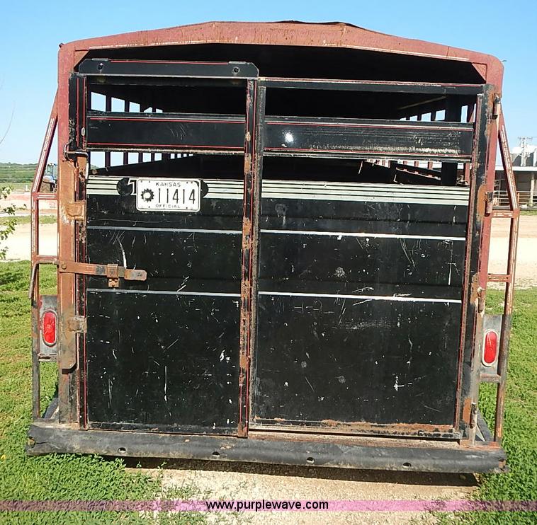 image for item J3213 1991 Titan gooseneck stock trailer