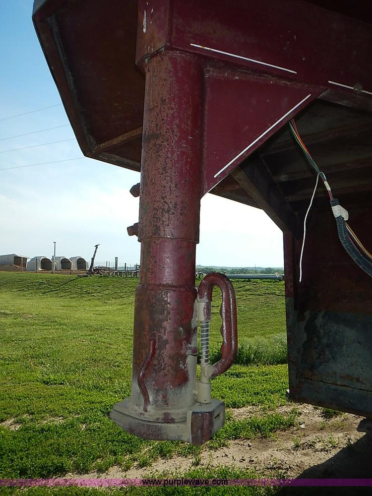 image for item J3213 1991 Titan gooseneck stock trailer