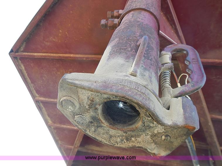 image for item J3213 1991 Titan gooseneck stock trailer