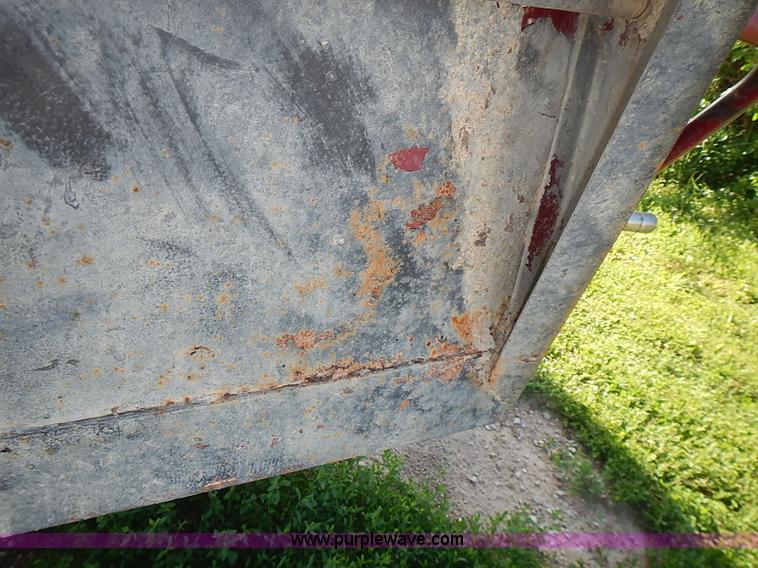 image for item J3213 1991 Titan gooseneck stock trailer