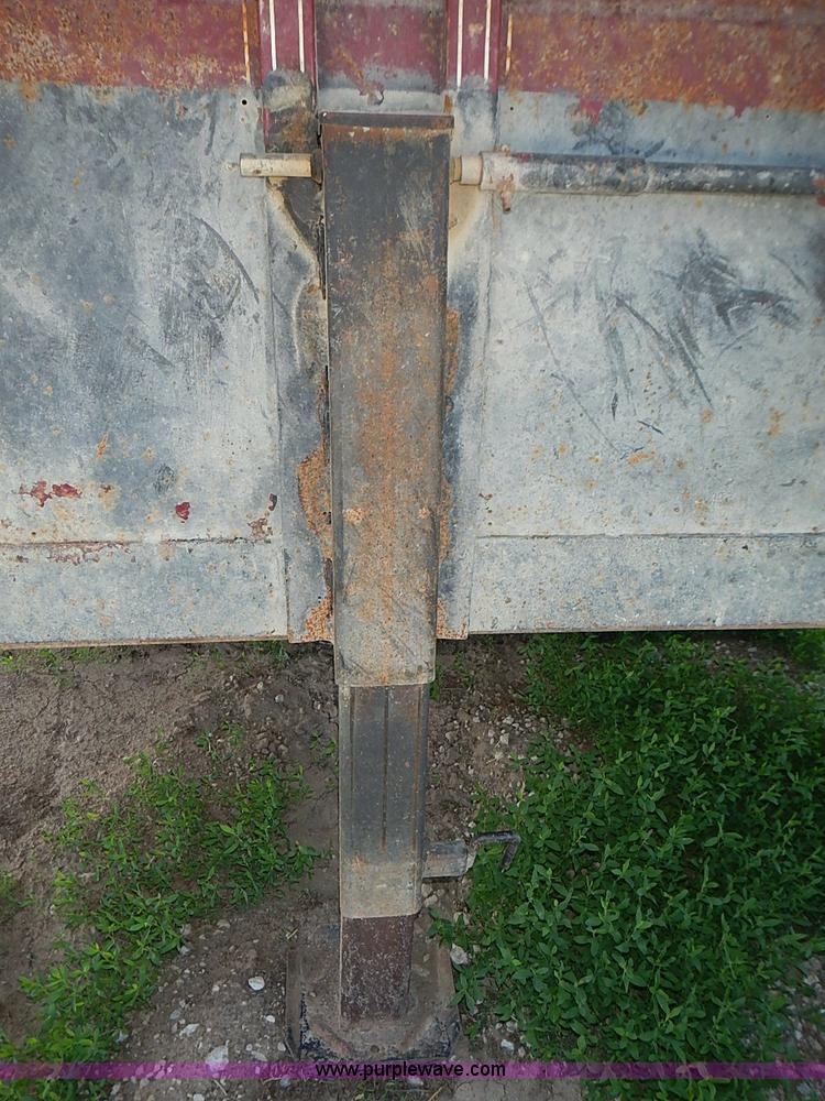 image for item J3213 1991 Titan gooseneck stock trailer