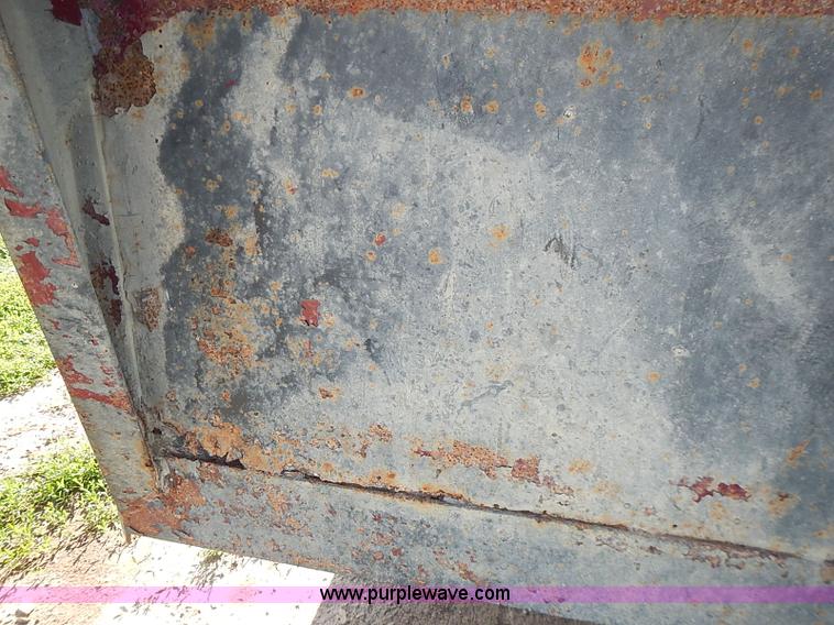 image for item J3213 1991 Titan gooseneck stock trailer