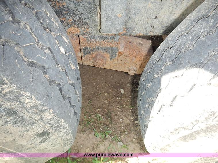 image for item J3213 1991 Titan gooseneck stock trailer