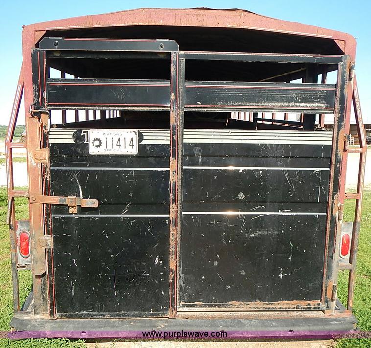 image for item J3213 1991 Titan gooseneck stock trailer