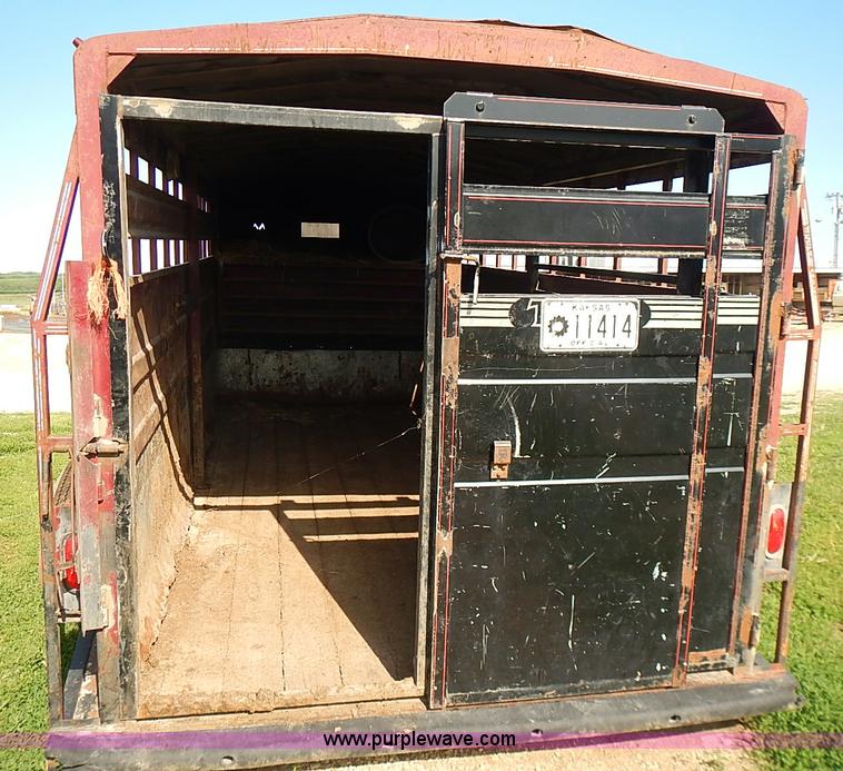 image for item J3213 1991 Titan gooseneck stock trailer