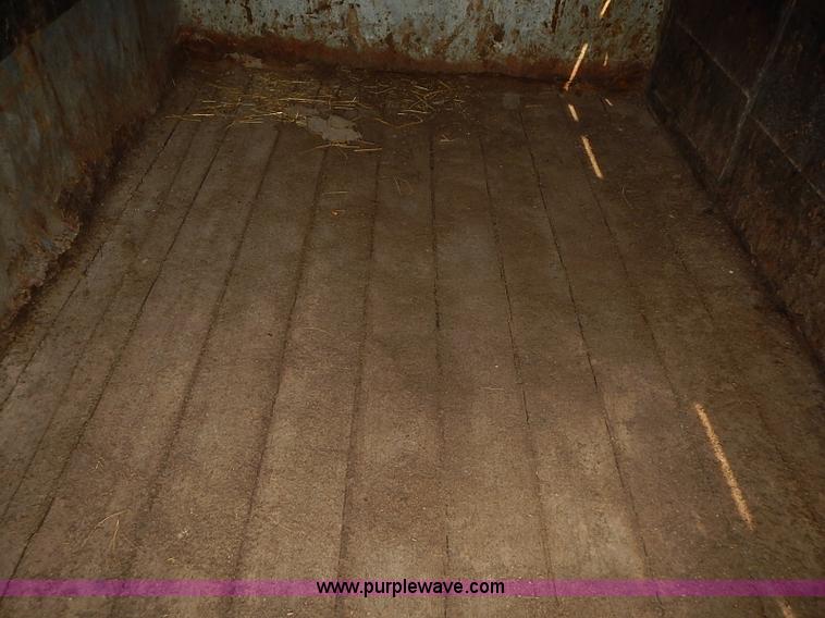 image for item J3213 1991 Titan gooseneck stock trailer