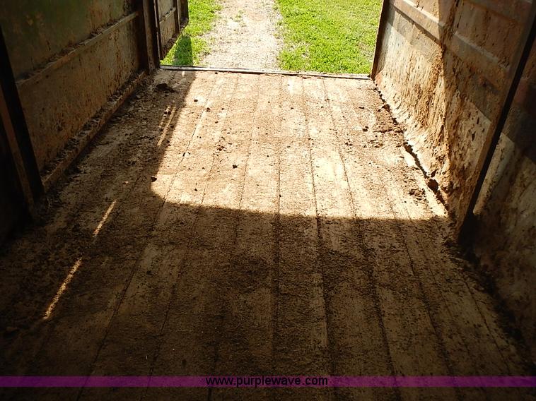 image for item J3213 1991 Titan gooseneck stock trailer