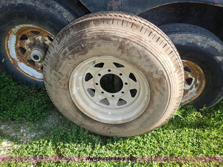 image for item J3213 1991 Titan gooseneck stock trailer