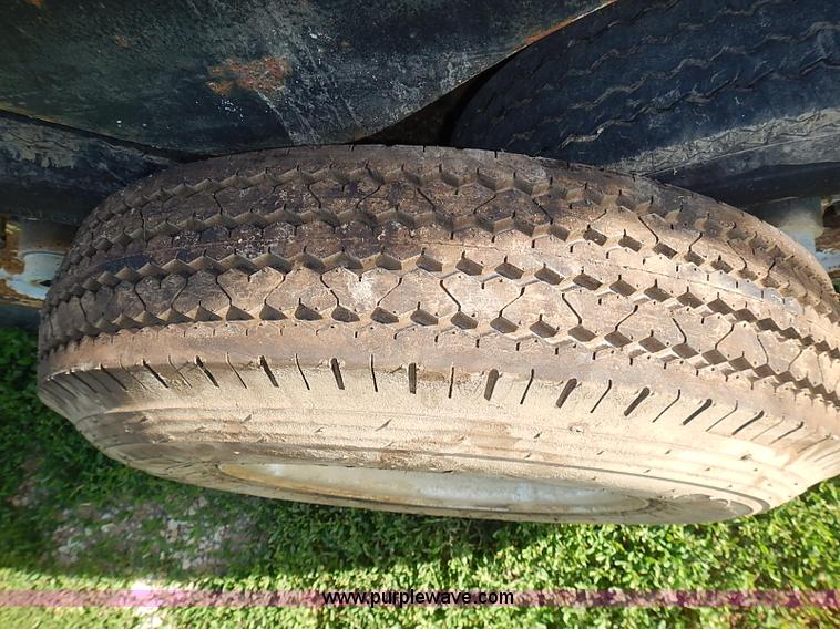 image for item J3213 1991 Titan gooseneck stock trailer