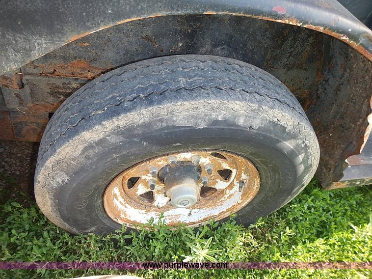 image for item J3213 1991 Titan gooseneck stock trailer