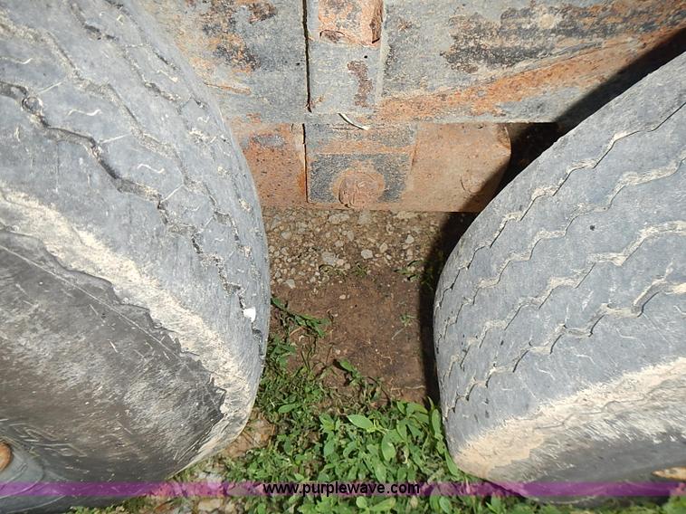 image for item J3213 1991 Titan gooseneck stock trailer