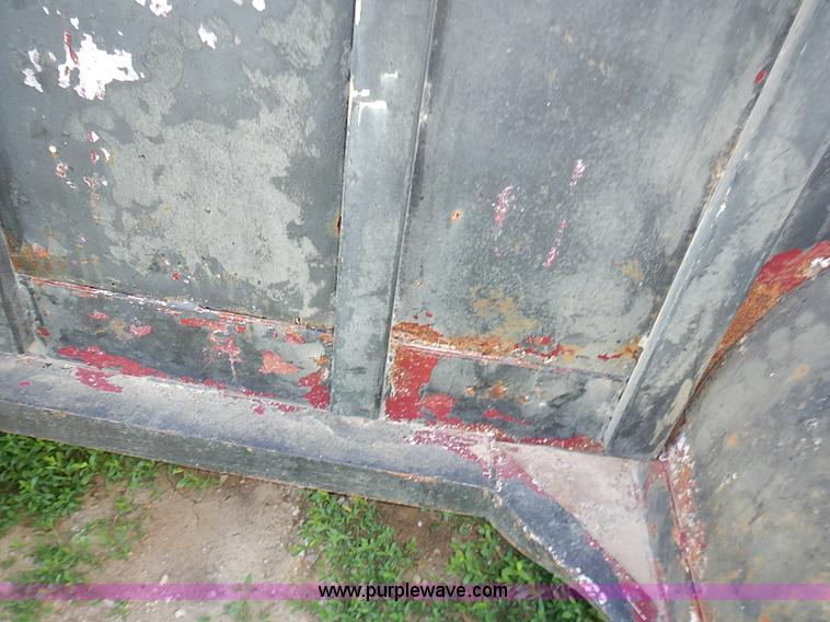 image for item J3213 1991 Titan gooseneck stock trailer