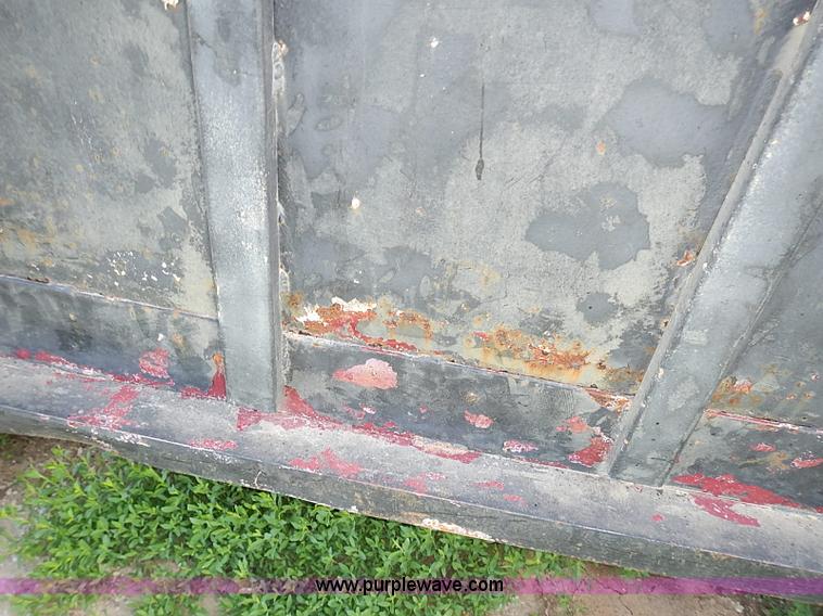 image for item J3213 1991 Titan gooseneck stock trailer