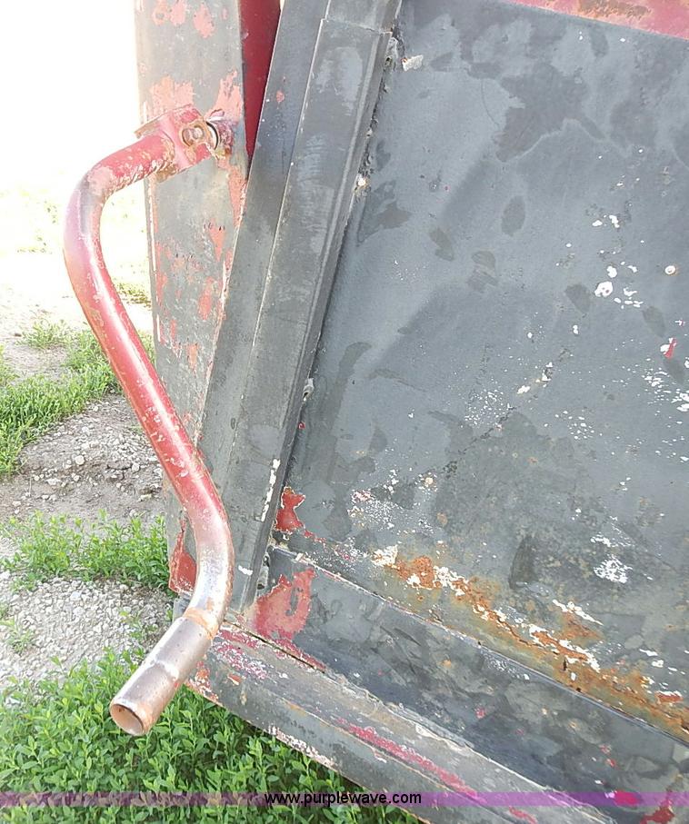 image for item J3213 1991 Titan gooseneck stock trailer