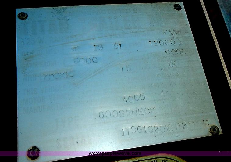 image for item J3213 1991 Titan gooseneck stock trailer