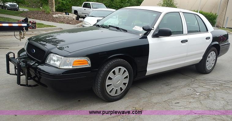 image for item J3214 2007 Ford Crown Victoria Police Interceptor