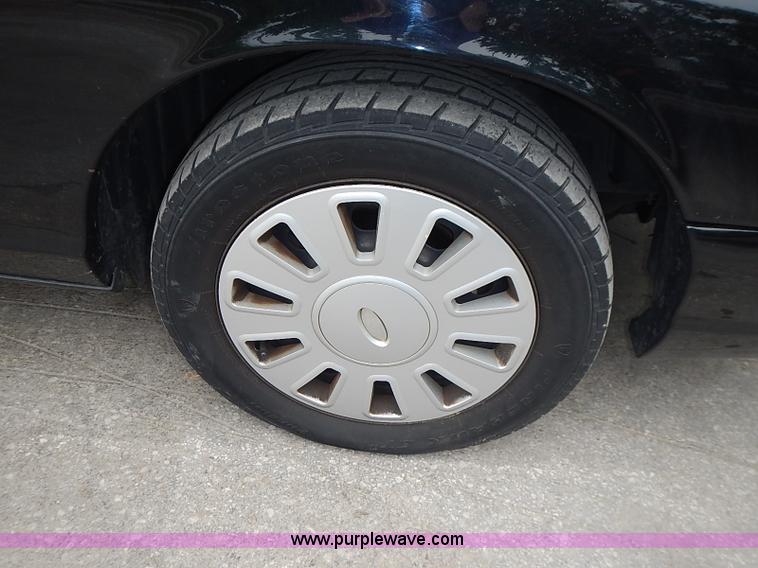 image for item J3214 2007 Ford Crown Victoria Police Interceptor