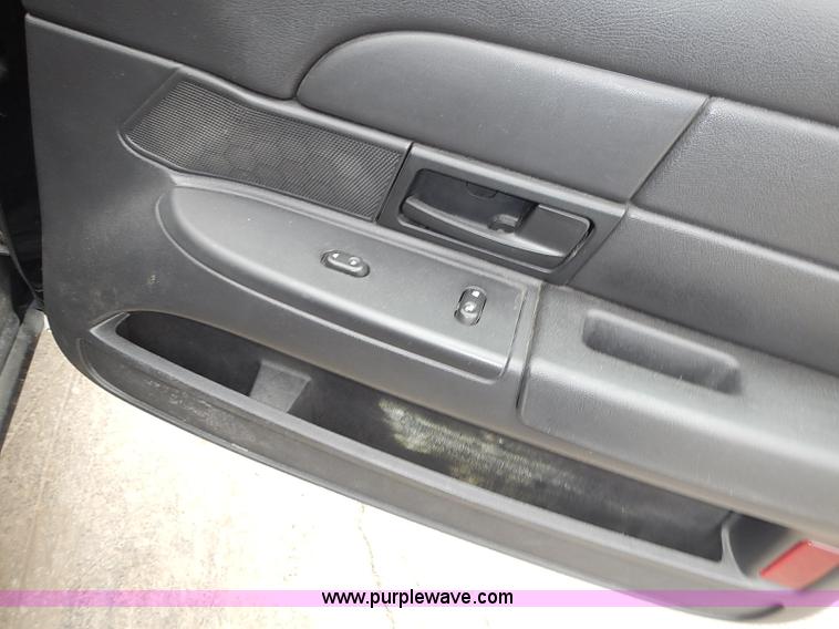 image for item J3214 2007 Ford Crown Victoria Police Interceptor