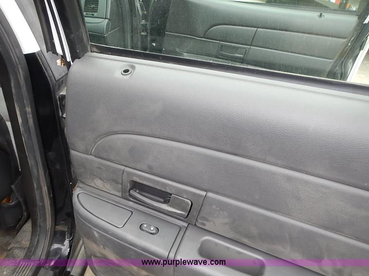 image for item J3214 2007 Ford Crown Victoria Police Interceptor