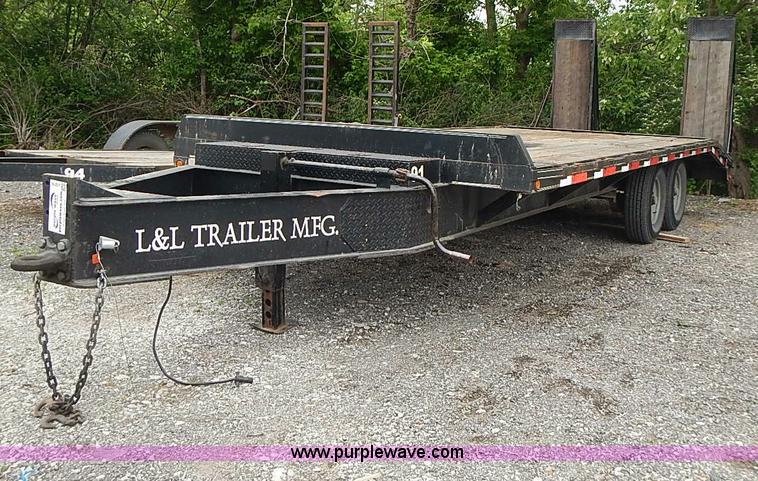 image for item J3216 2004 L&L  trailer