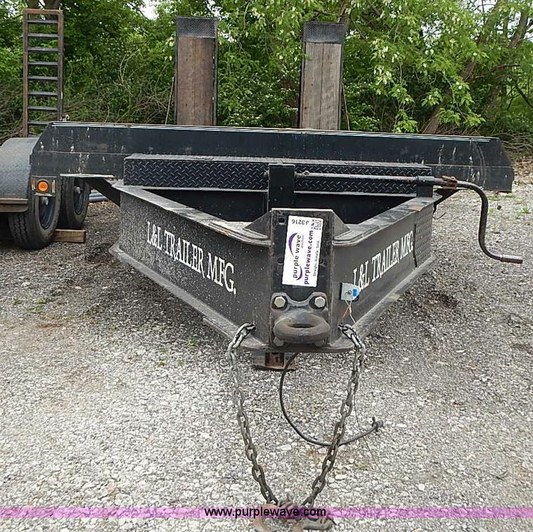 image for item J3216 2004 L&L  trailer
