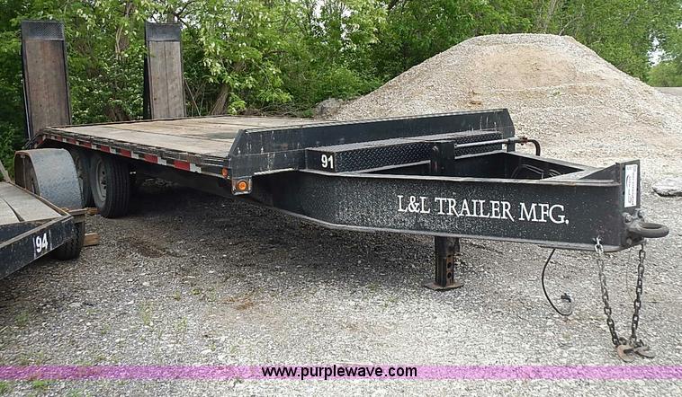 image for item J3216 2004 L&L  trailer