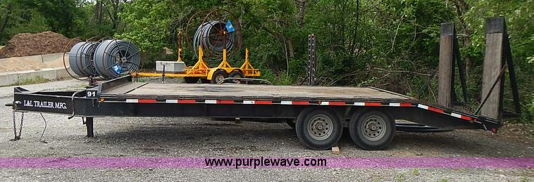 image for item J3216 2004 L&L  trailer