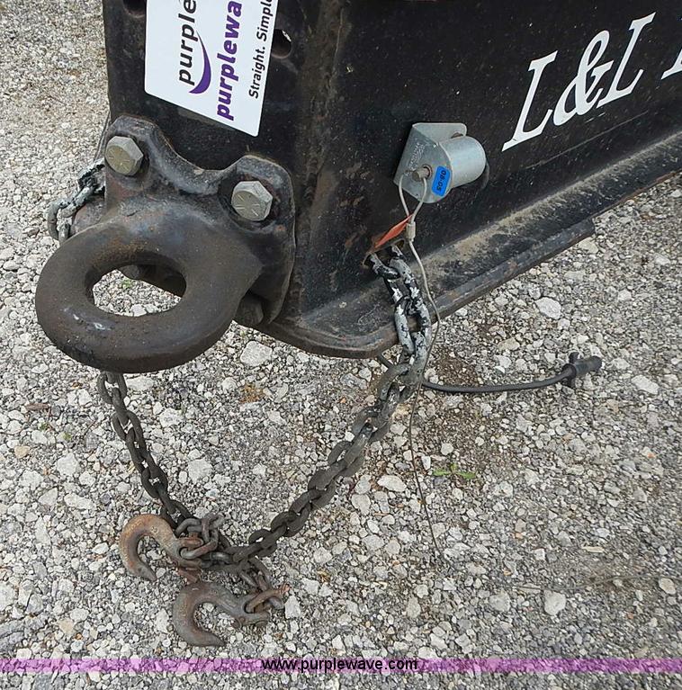 image for item J3216 2004 L&L  trailer