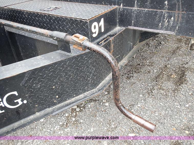 image for item J3216 2004 L&L  trailer