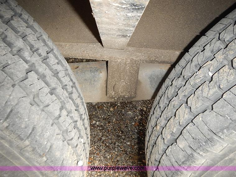 image for item J3216 2004 L&L  trailer