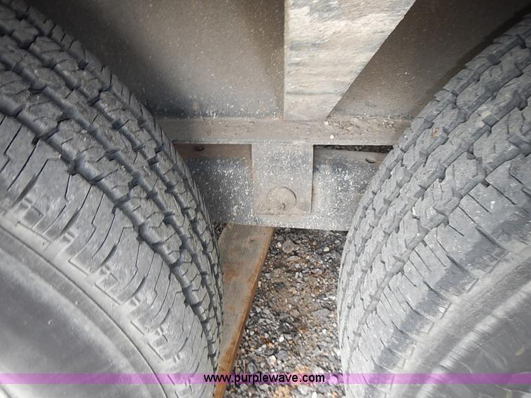 image for item J3216 2004 L&L  trailer