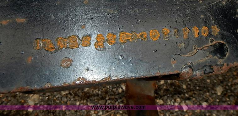 image for item J3216 2004 L&L  trailer