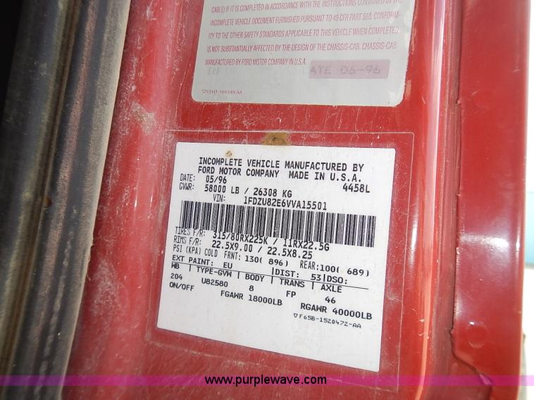 image for item J3218 1997 Ford LT8000 truck cab and chassis