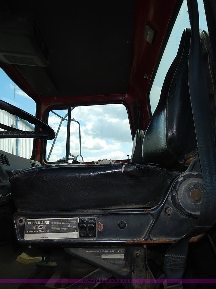 image for item J3218 1997 Ford LT8000 truck cab and chassis