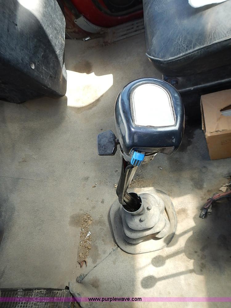 image for item J3218 1997 Ford LT8000 truck cab and chassis