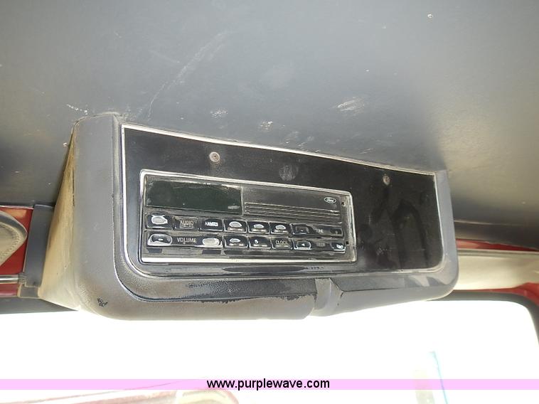 image for item J3218 1997 Ford LT8000 truck cab and chassis