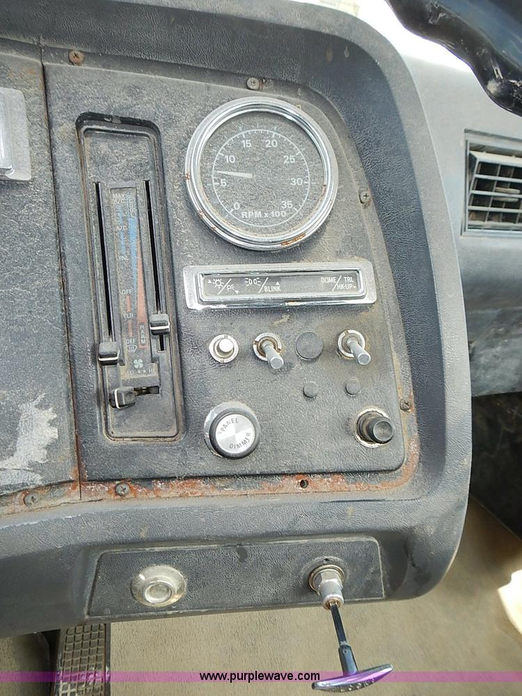 image for item J3218 1997 Ford LT8000 truck cab and chassis