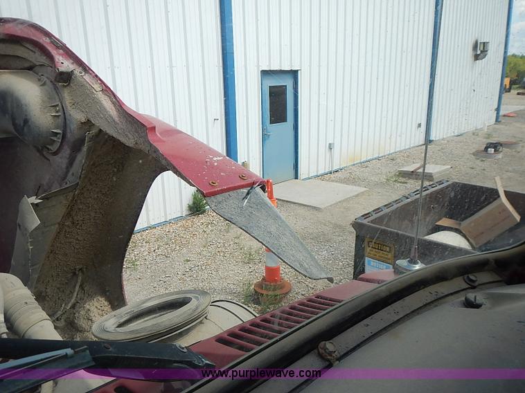 image for item J3218 1997 Ford LT8000 truck cab and chassis