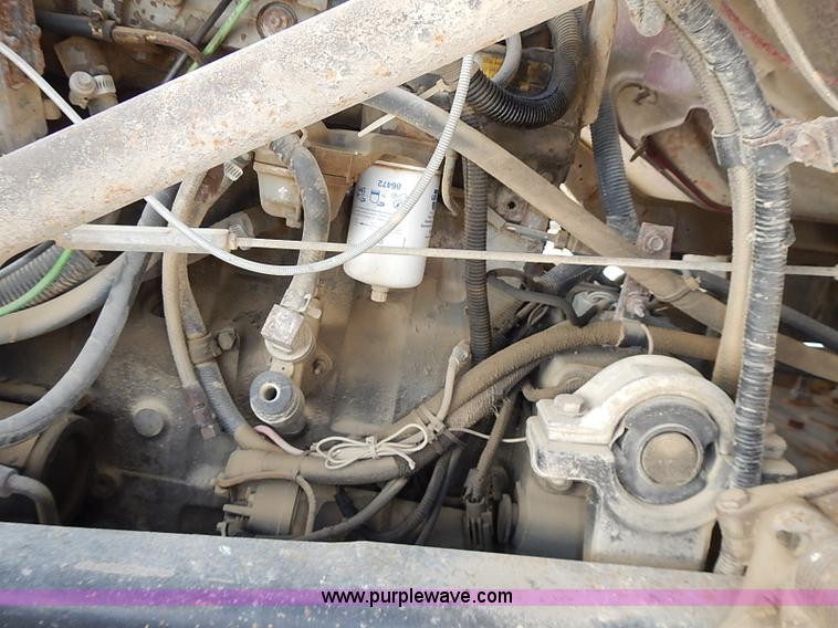 image for item J3218 1997 Ford LT8000 truck cab and chassis