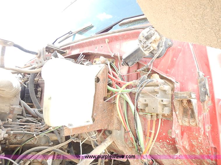 image for item J3218 1997 Ford LT8000 truck cab and chassis