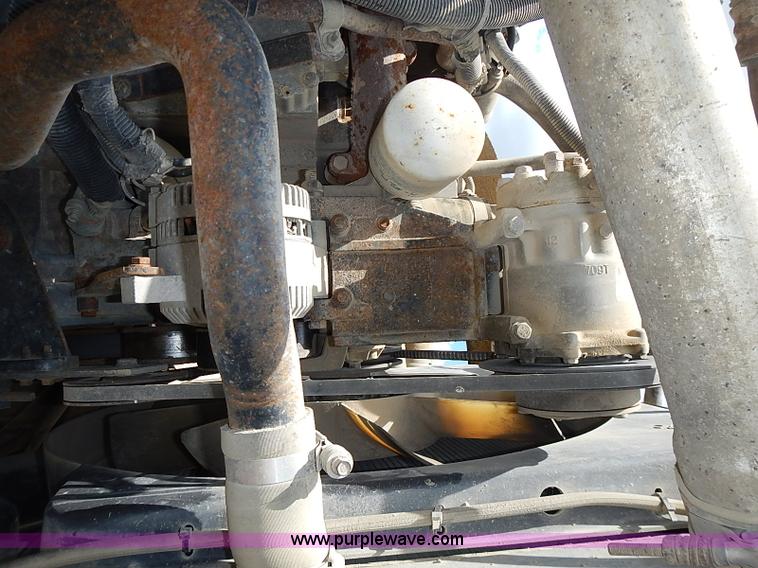 image for item J3218 1997 Ford LT8000 truck cab and chassis