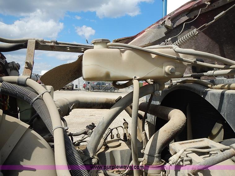 image for item J3218 1997 Ford LT8000 truck cab and chassis