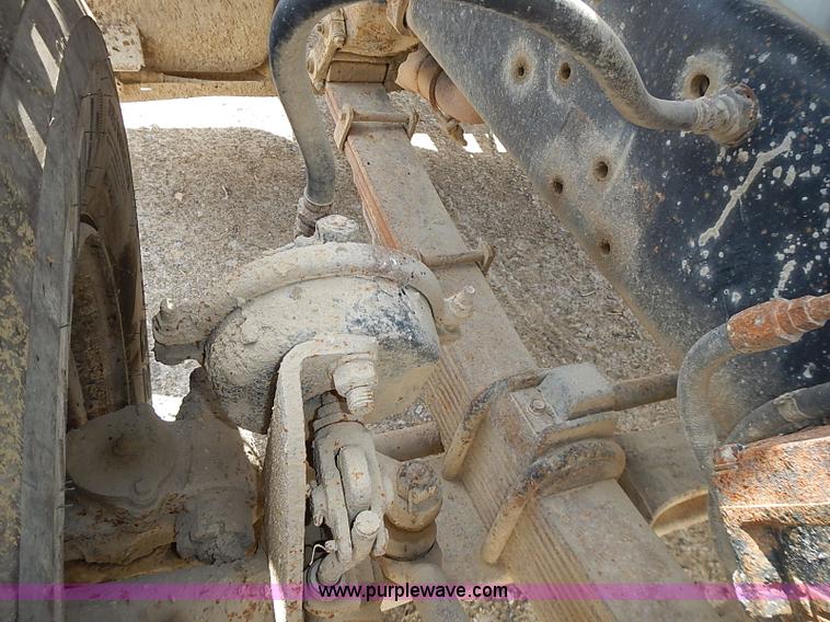 image for item J3218 1997 Ford LT8000 truck cab and chassis