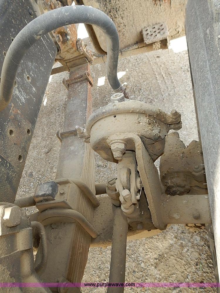 image for item J3218 1997 Ford LT8000 truck cab and chassis